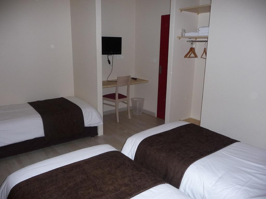 La Godiniere Hotel Cholet Exterior foto